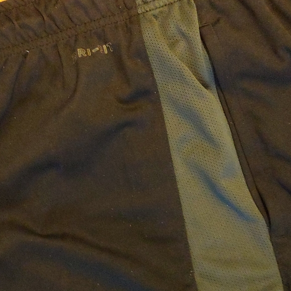 Nike Dry fit shorts. Mens sz.XL - Picture 6 of 12